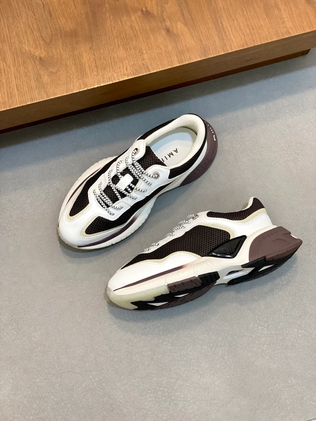 💰740 AMIRI's new men's casual sports shoes, made of first-layer cowhide leather uppers and spliced ​​with original breathable mesh, rich in three-dimensionality, contrasting color design, simple style, fashionable and sporty, breathable mesh lining, original ultra-light outsole, a must-have item for daily leisure! Size: 38-45 (38, 45 customized)